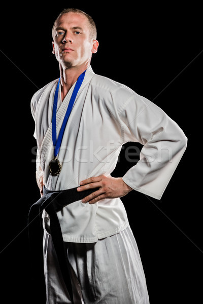 Foto stock: Lutador · posando · medalha · em · torno · de · pescoço · preto