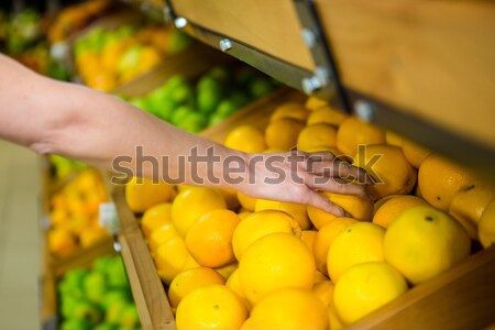 Männlich Personal Früchte Abteilung Supermarkt Stock foto © wavebreak_media