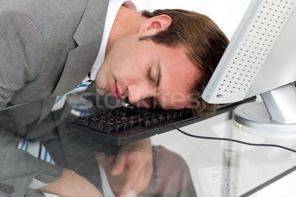 Сток-фото: устал · бизнесмен · спальный · столе · белый · компьютер