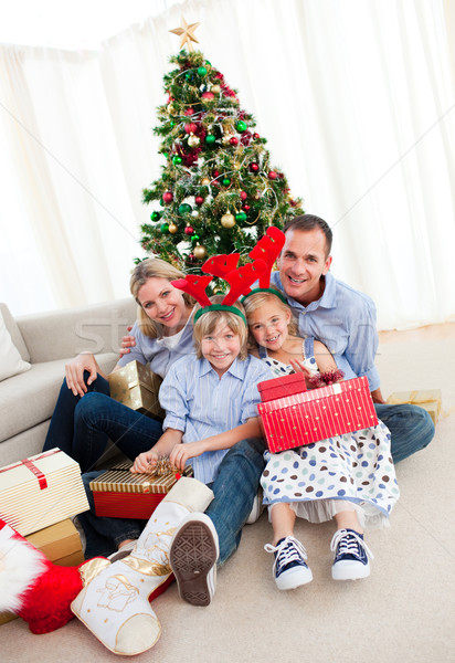 Portrait souriant famille Noël présente Photo stock © wavebreak_media