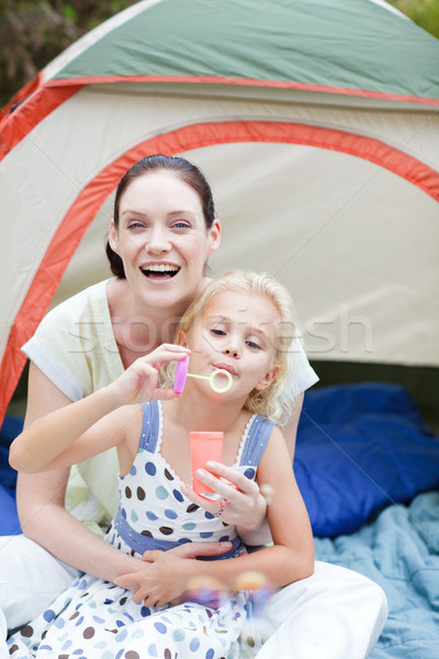 Mutter Tochter spielen Blasen Zelt Stock foto © wavebreak_media