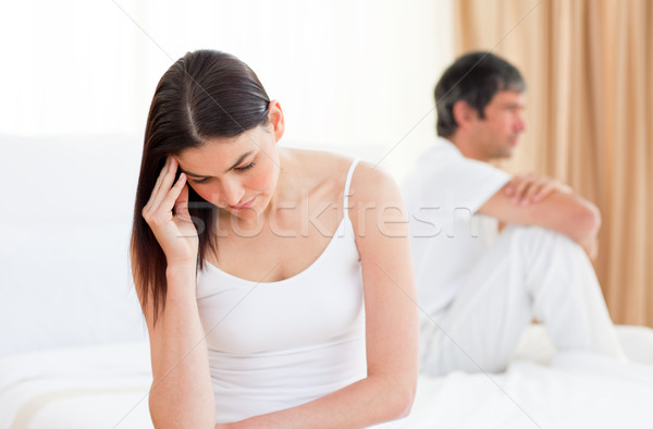 Foto stock: Chateado · casal · sessão · separadamente · cama