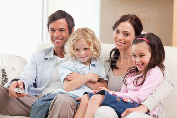 Souriant famille ensemble salon maison [[stock_photo]] © wavebreak_media