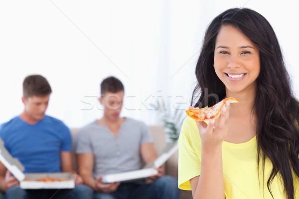 Vrouw glimlachen pizza slice hand camera vrienden Stockfoto © wavebreak_media