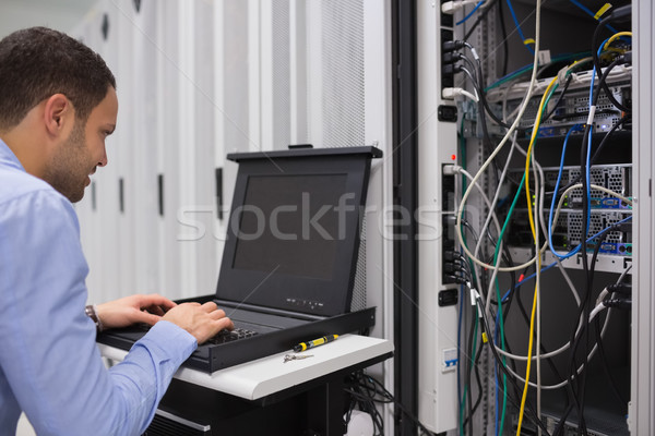 Om lucru servere data center calculator muncă Imagine de stoc © wavebreak_media