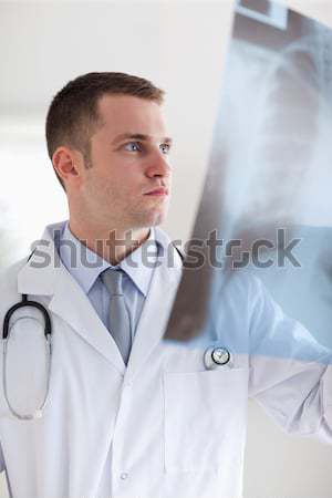 Myślenia lekarza posiedzenia korytarzu szpitala pokój Zdjęcia stock © wavebreak_media