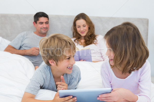 Stock foto: Kinder · digitalen · Tablet · glücklich · Eltern · Sitzung
