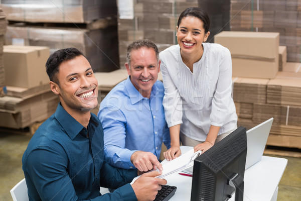 Foto stock: Almacén · equipo · sonriendo · cámara · grande · feliz