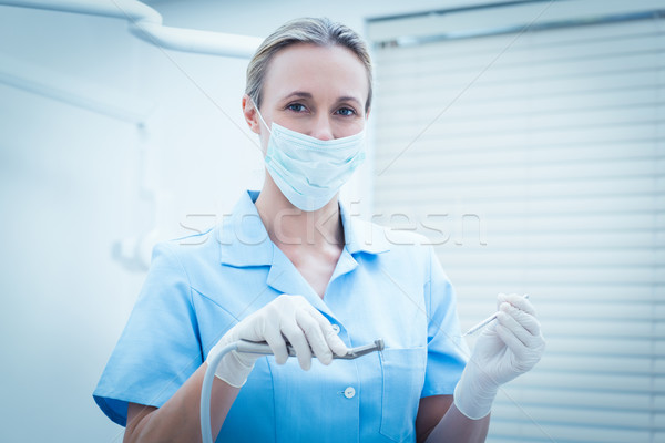 Női fogorvos műtősmaszk tart fogászati szerszámok Stock fotó © wavebreak_media