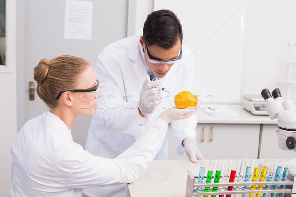 Zdjęcia stock: Koncentrować · naukowcy · pomarańczowy · laboratorium · kobieta · technologii