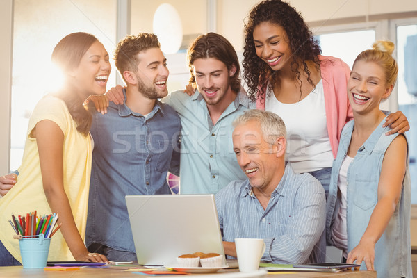 Ludzi biznesu patrząc laptop sala konferencyjna szczęśliwy twórczej Zdjęcia stock © wavebreak_media