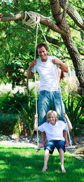 Papa Kid jouer Swing jardin famille [[stock_photo]] © wavebreak_media