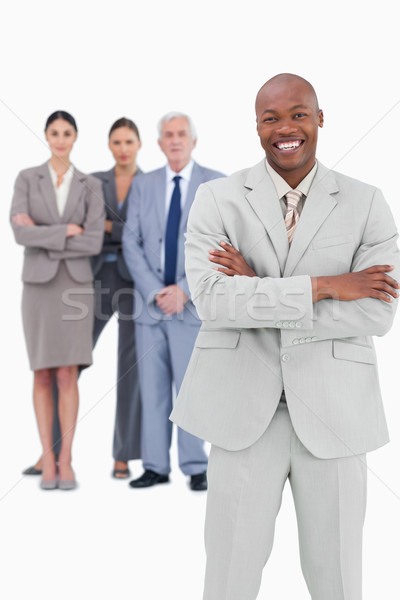 Foto stock: Sorridente · empresário · brasão · dobrado · equipe · atrás