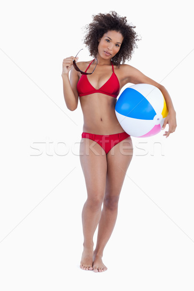 Barna hajú tart napszemüveg strandlabda fehér áll Stock fotó © wavebreak_media