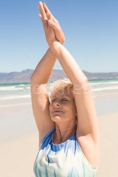 Starszy kobieta stałego plaży Zdjęcia stock © wavebreak_media