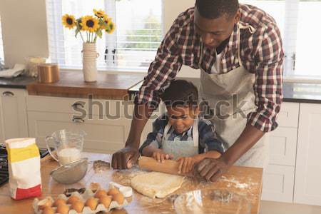 [[stock_photo]]: Homme · ami · Burger · café · jeune · homme · contre