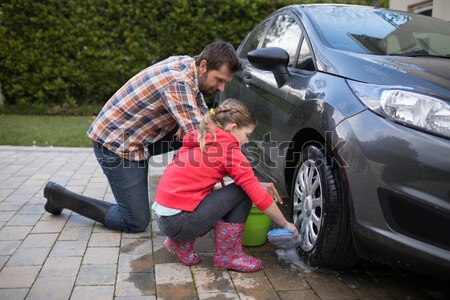 Auto usługi pracowników mycia samochodu gąbki Zdjęcia stock © wavebreak_media