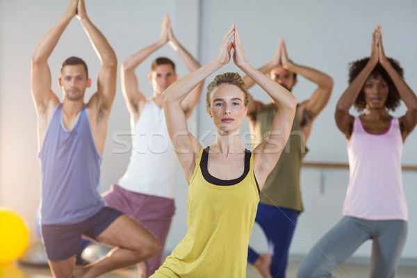Pessoas do grupo ioga ginásio mulher fitness Foto stock © wavebreak_media