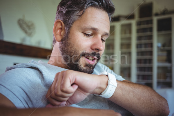 Padre tiempo inteligentes ver casa amor Foto stock © wavebreak_media