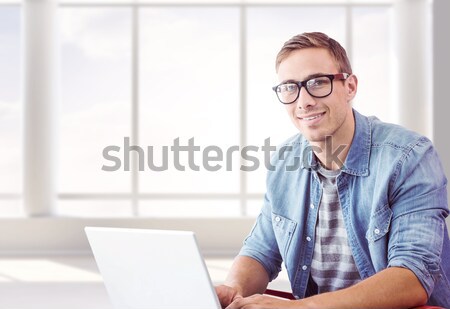 Portátil blanco ordenador hombre Foto stock © wavebreak_media