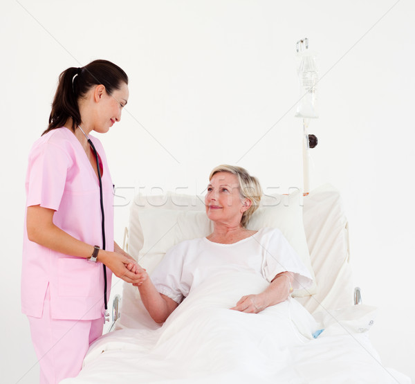 Elragadtatott női orvos megvizsgál beteg kórház Stock fotó © wavebreak_media