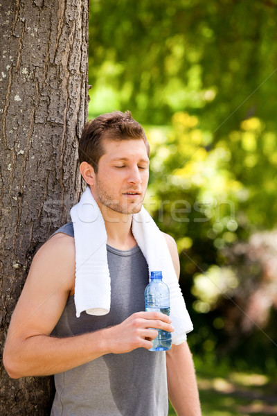 [[stock_photo]]: Homme · épuisé · gymnase · été · amusement · muscle