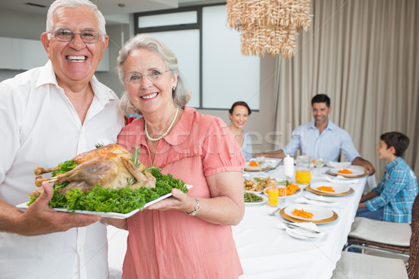 Großeltern halten Huhn Familie Esstisch Porträt Stock foto © wavebreak_media