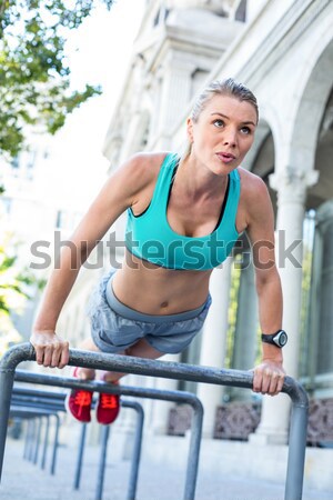 [[stock_photo]]: Belle · femme · corps · tuyaux · ville