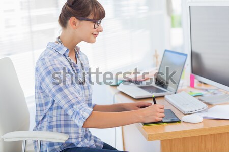 Glücklich Hipster arbeiten Schreibtisch Büro Maus Stock foto © wavebreak_media