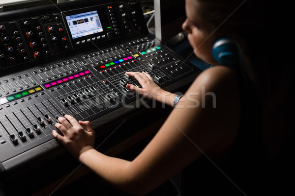 Weiblichen Audio Ingenieur Sound Mixer Tonstudio Stock foto © wavebreak_media