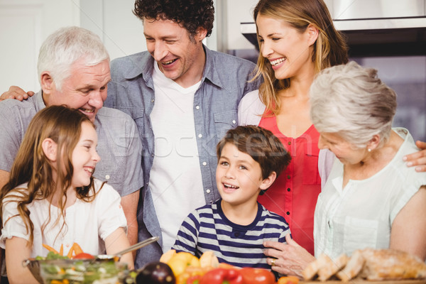 Boldog család együtt konyha mosolyog áll nő Stock fotó © wavebreak_media