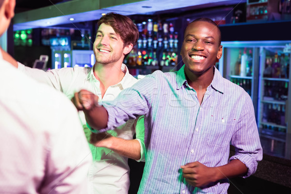 Groep mannen dansen bar counter muziek Stockfoto © wavebreak_media