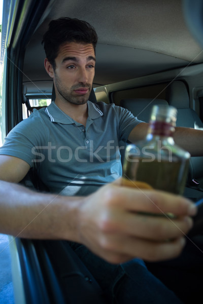 Mann Alkohol Flasche fahren Auto trinken Stock foto © wavebreak_media