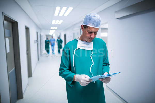 Foto stock: Cirurgião · relatório · corredor · hospital · sucesso · feminino