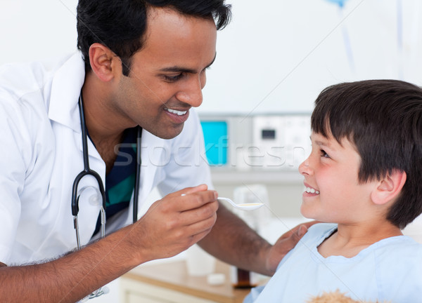 Przystojny lekarza muzyka mały chłopca szpitala Zdjęcia stock © wavebreak_media