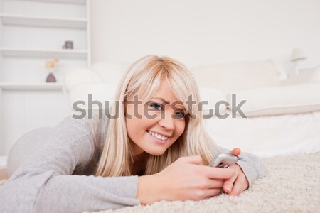 Gyönyörű szőke nő ír szöveg mobiltelefon Stock fotó © wavebreak_media