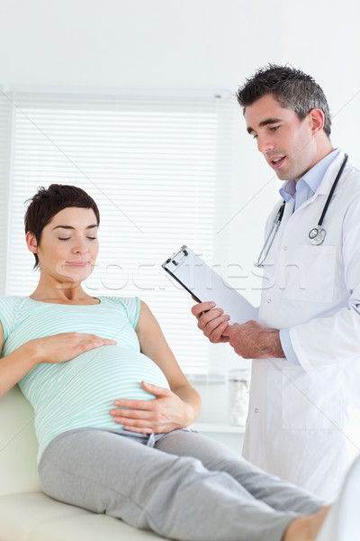 Foto stock: Encantador · mujer · embarazada · tocar · vientre · habitación · salud