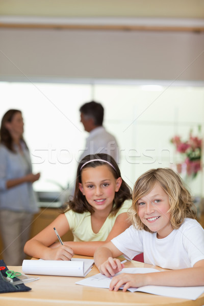 Enfants devoirs parents derrière livre homme [[stock_photo]] © wavebreak_media