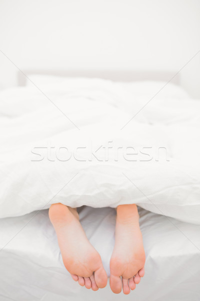 Láb ki pléd ágy otthon láb Stock fotó © wavebreak_media