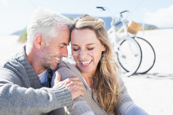 Stock foto: Glücklich · Paar · Sitzung · Sand · zusammen · hellen