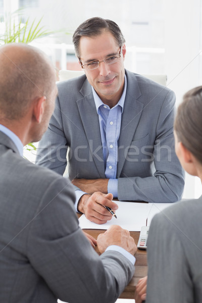 Zakenman uitleggen contract kantoor vrouw Stockfoto © wavebreak_media