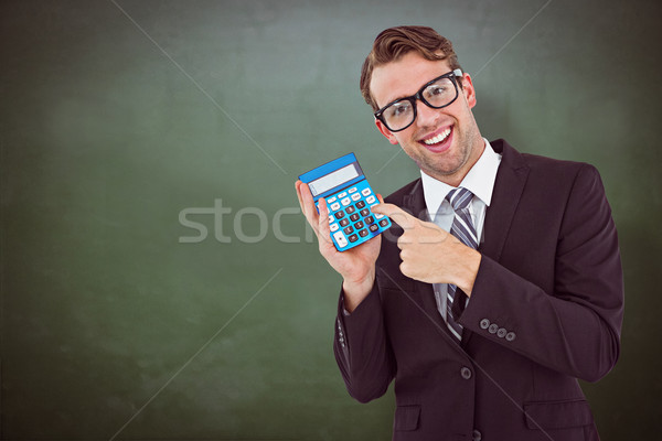 Afbeelding zakenman wijzend calculator groene Stockfoto © wavebreak_media