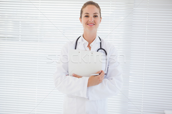 улыбаясь врач буфер обмена служба женщину Сток-фото © wavebreak_media