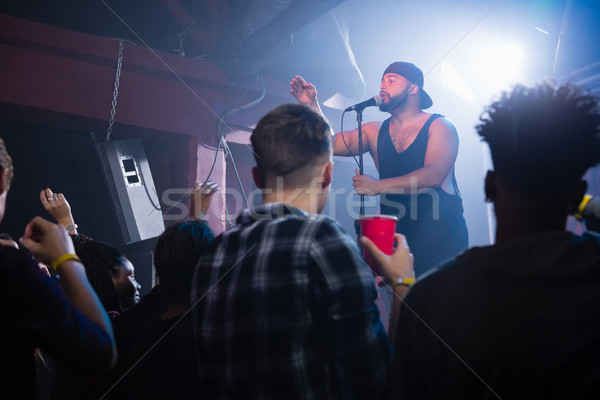 Cantante realizar etapa discoteca música hombre Foto stock © wavebreak_media