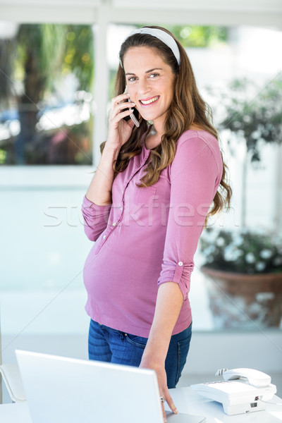 Stockfoto: Portret · gelukkig · zakenvrouw · telefoon · zwangere · kantoor · aan · huis