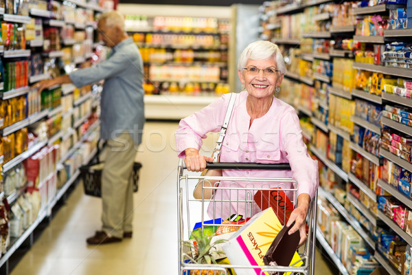 Senior donna fuori prodotto supermercato Foto d'archivio © wavebreak_media