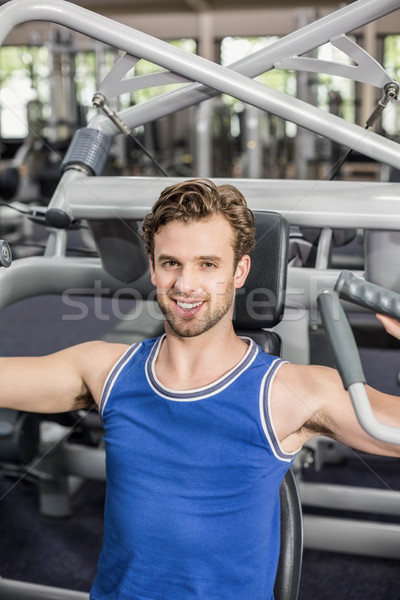 Caber homem peso máquina ginásio esportes Foto stock © wavebreak_media