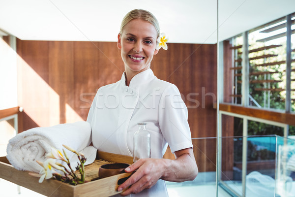Lächelnd Masseurin halten Fach spa Frau Stock foto © wavebreak_media