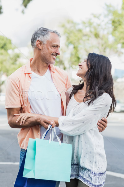 Foto stock: Feliz · casal · em · pé · ao · ar · livre · mulher