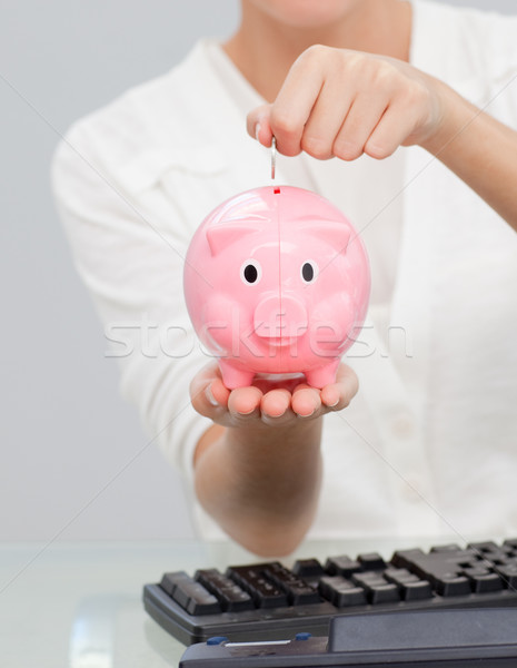 Közelkép üzletasszony takarékosság pénz nő iroda Stock fotó © wavebreak_media